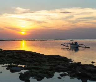 Coucher de soleil en indonésie, à Bali